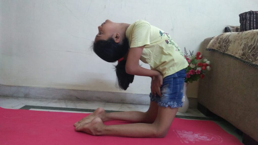 Ardha Ustrasana (Half Camel Pose): Steps, Benefits and Contradictions