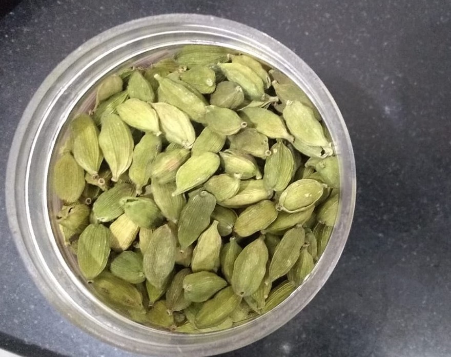 10 Research Based Health Benefits of Cardamom: Uses and Side Effects