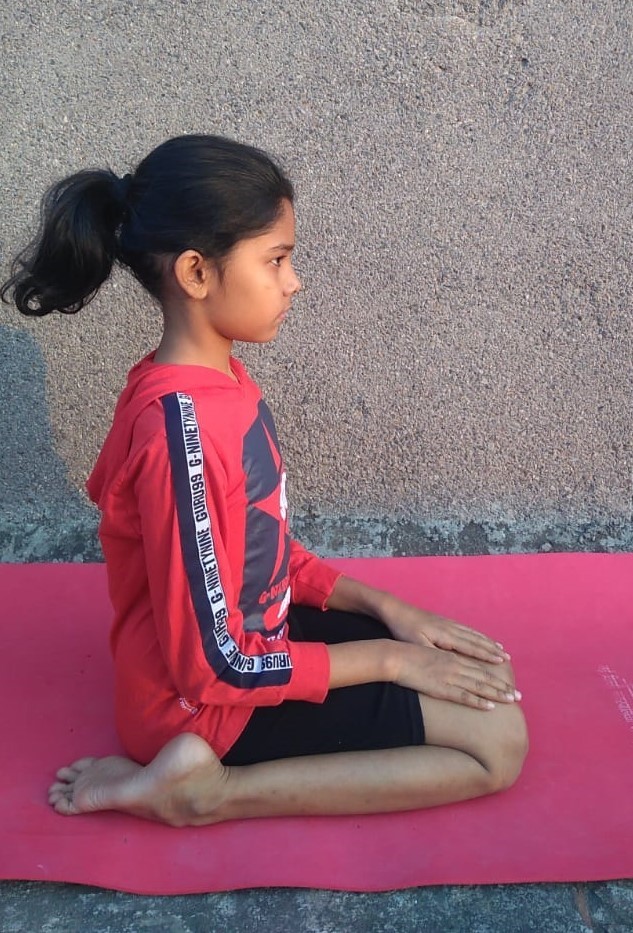 Virasana Yoga Steps, Benefits and Precautions